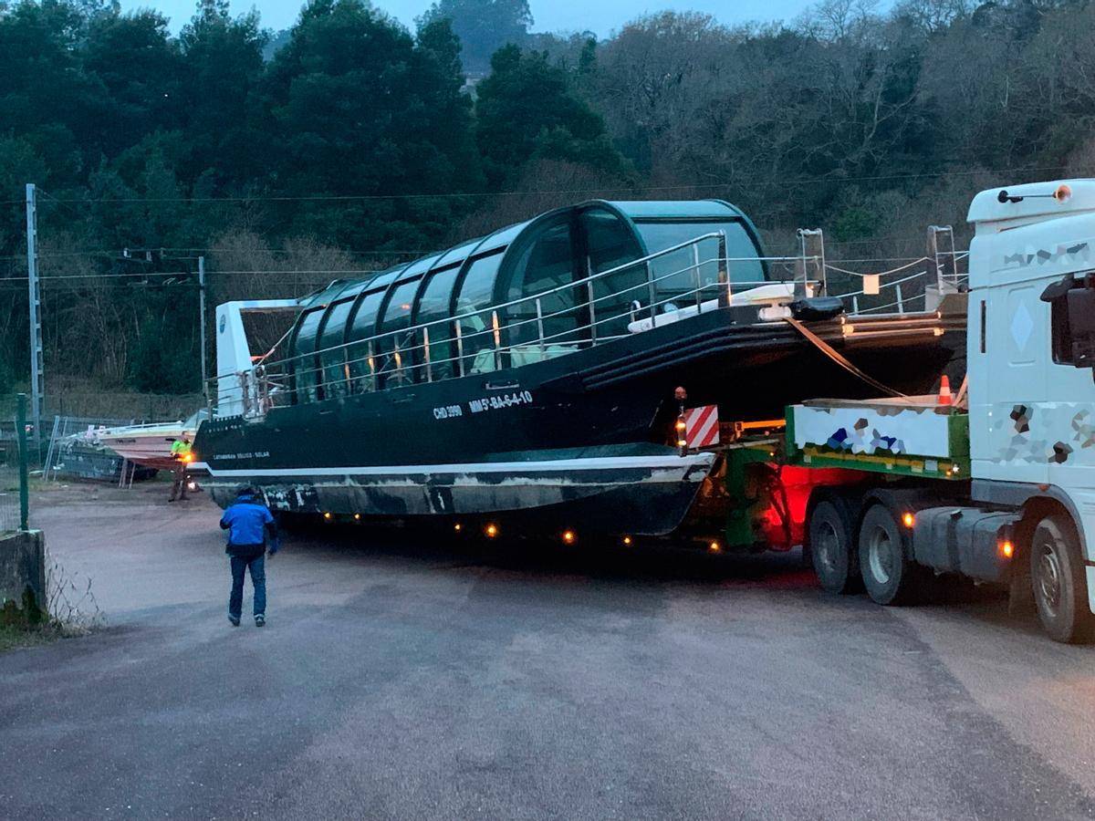 El catamarán, cuando en diciembre de 2023 llegó al astillero de Mos.