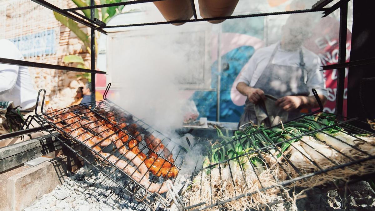 &quot;Calçots&quot; y &quot;embotits&quot;, sabrosa combinación