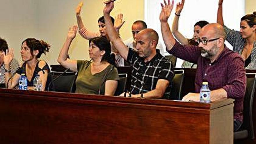 Concejales del Gobierno local, ayer en el pleno.