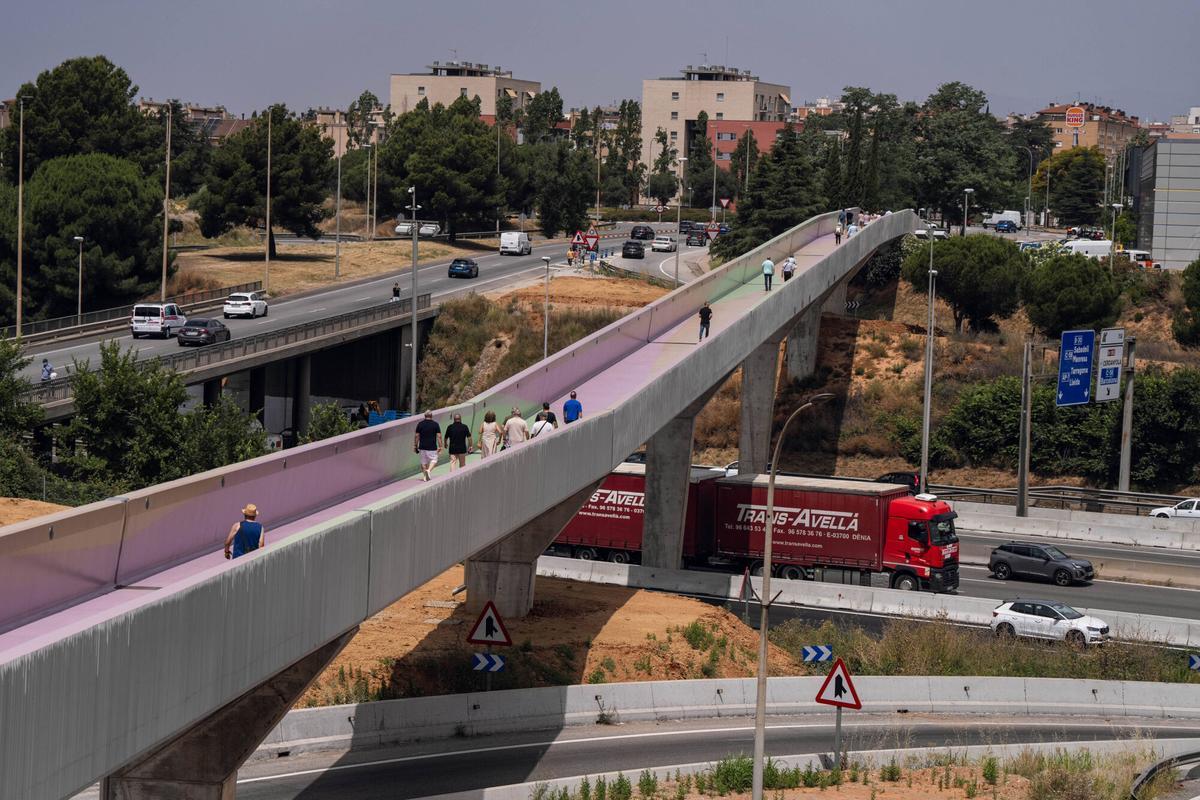Barberà del Vallès inaugura el reivindicat pont del Baricentro després de 45 anys d’espera: «Ja era hora» Barberà del Vallès inaugura el reivindicat pont del Baricentro després de 45 anys d’espera: «Ja era hora»