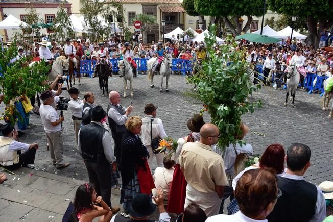 Procesion y Romeria por las Fiestas de las ...