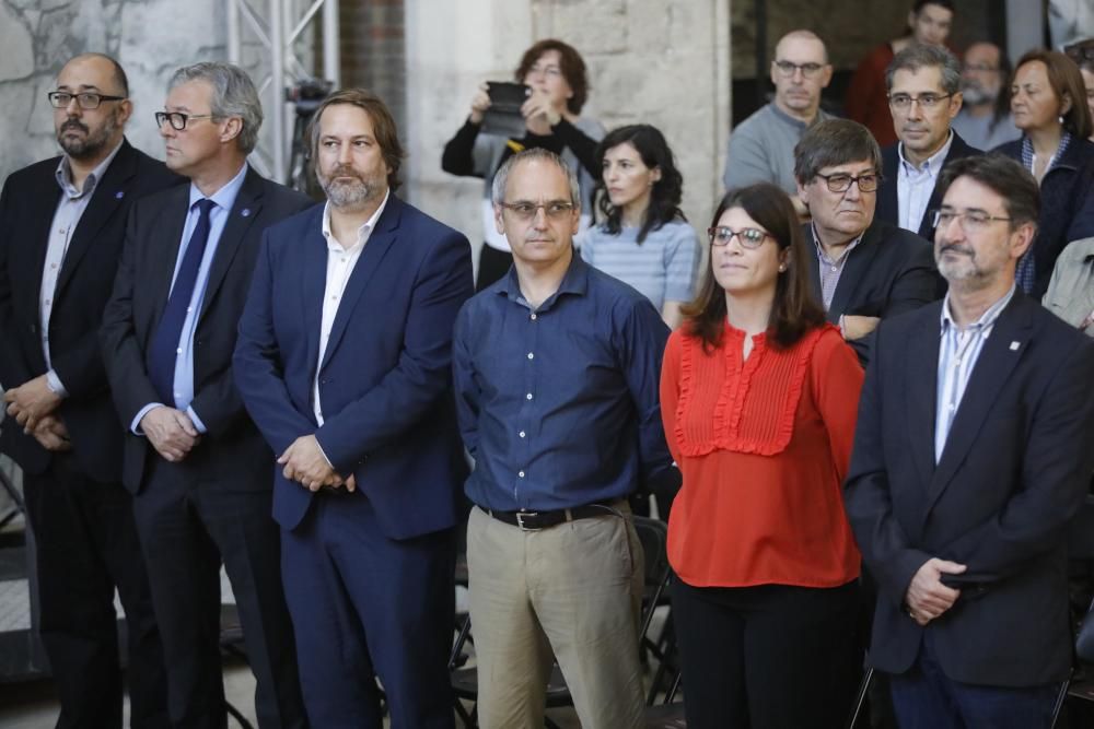 Entrega de l''honoris causa a Llach i Martí i Pol.