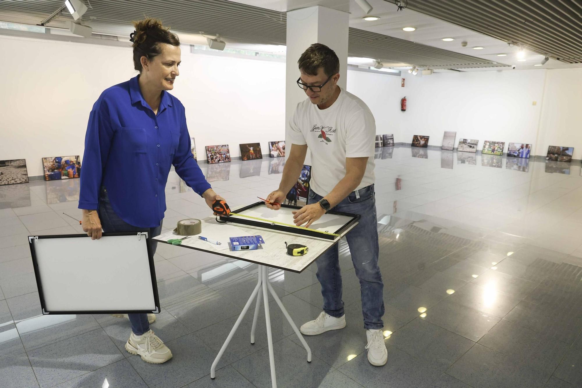 Montaje de la exposición "INFotoperiodistas ALC 24" que se puede ver a partir del 21 de abril