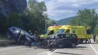 Muere el conductor de un turismo en un choque frontal en la C17 en Ripoll