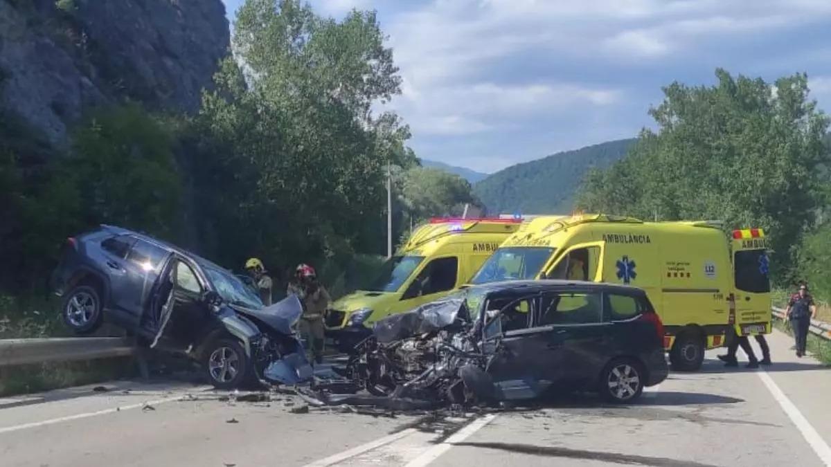 Los vehículos siniestrados en el accidente de coche de Ripoll. Los vehículos siniestrados en el accidente de coche de Ripoll.