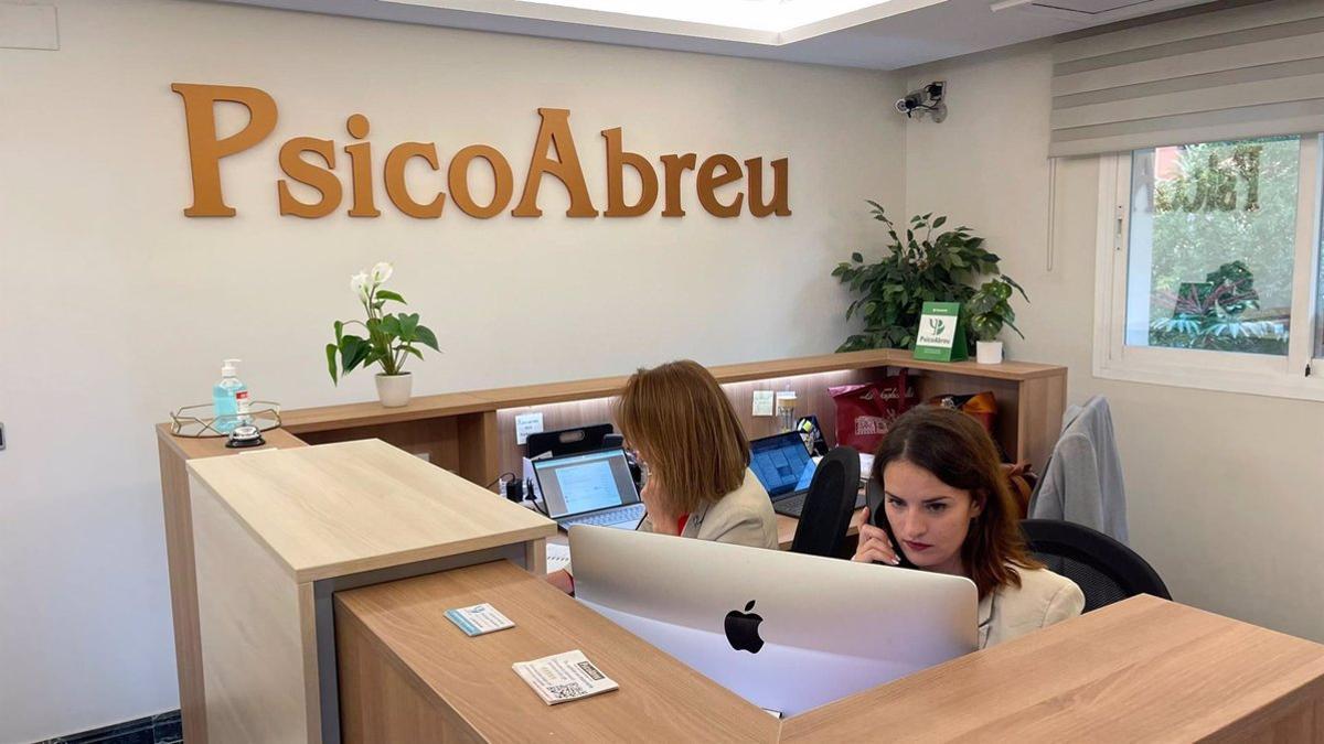 Psicólogos PsicoAbreu, líder en su sector, inicia su expansión nacional con una nueva clínica en Jaén