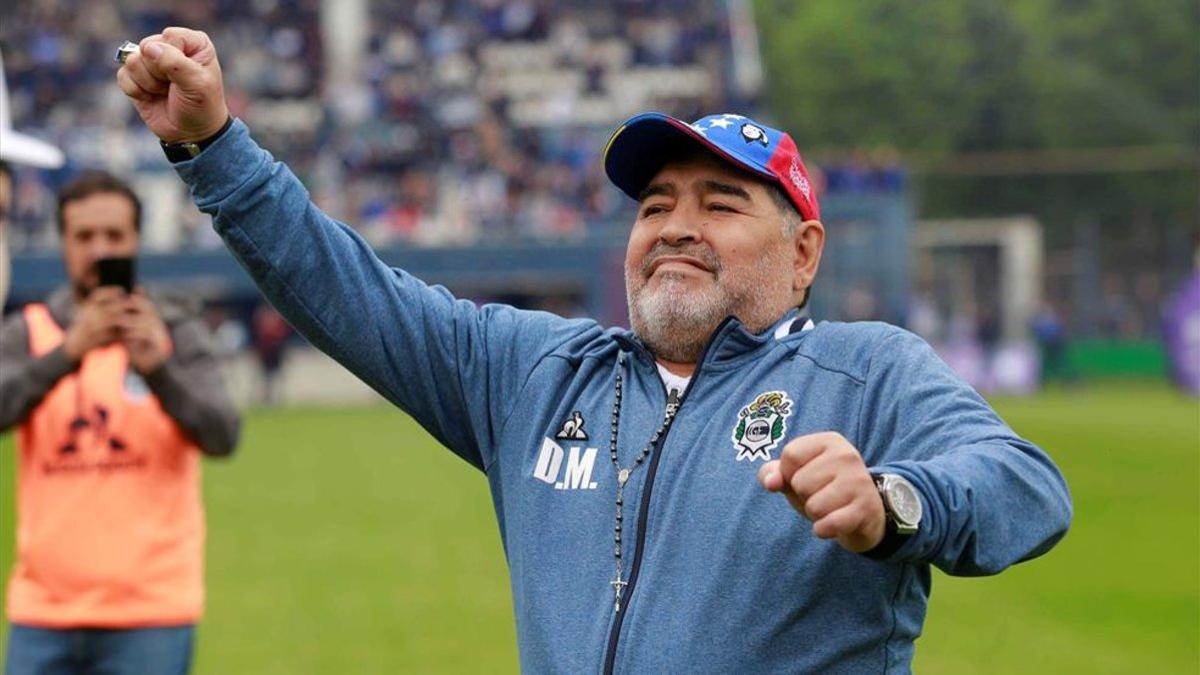 Maradona es el actual entrenador de Gimnasia y Esgrima