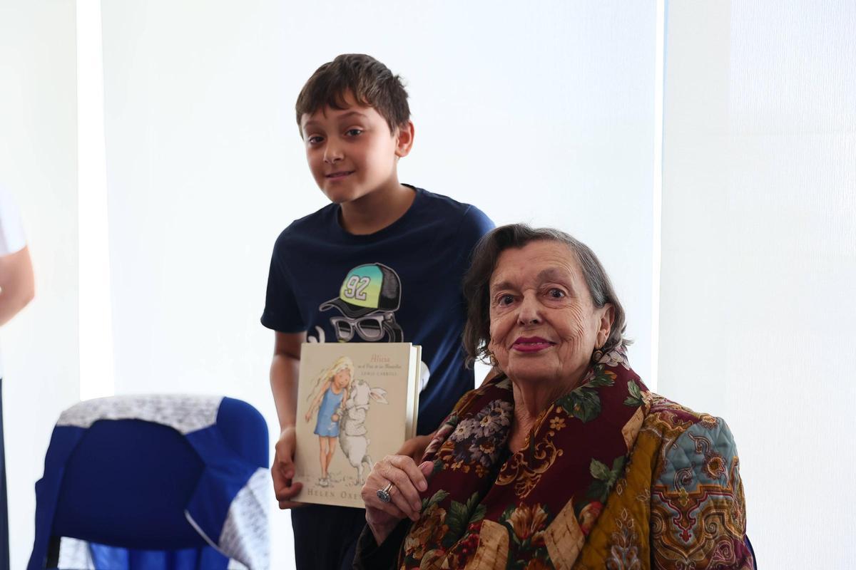Jesús Candelario Fernández posa con Carmen Ruíz-Tilve.
