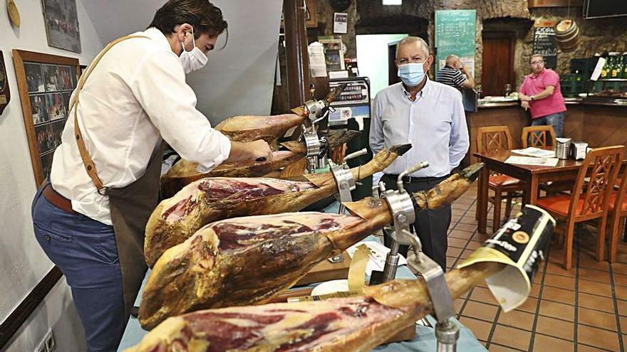 Una edición anterior de las jornadas del jamón ibérico del Yumay. | R. Solís