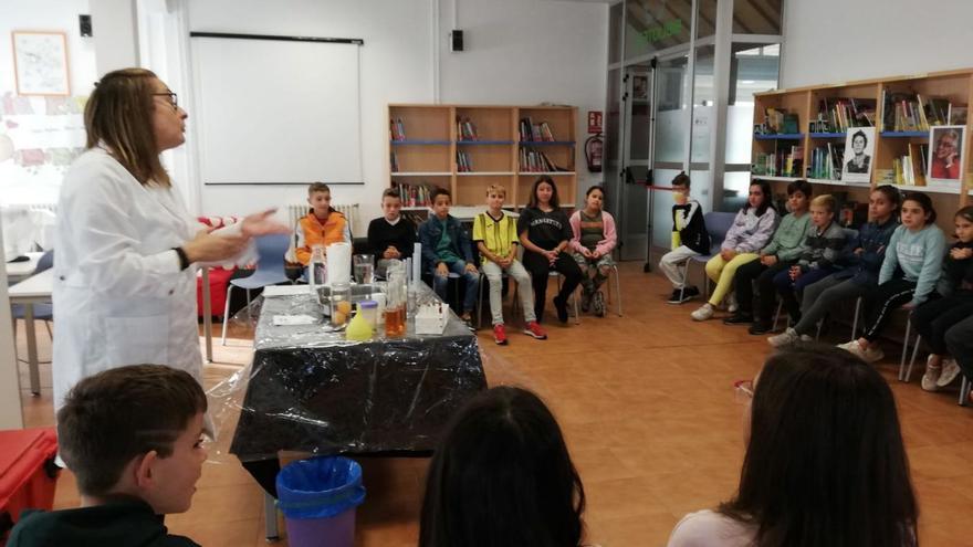 Educación achaca a la falta de mantenimiento municipal las humedades en el CEIP agoladés