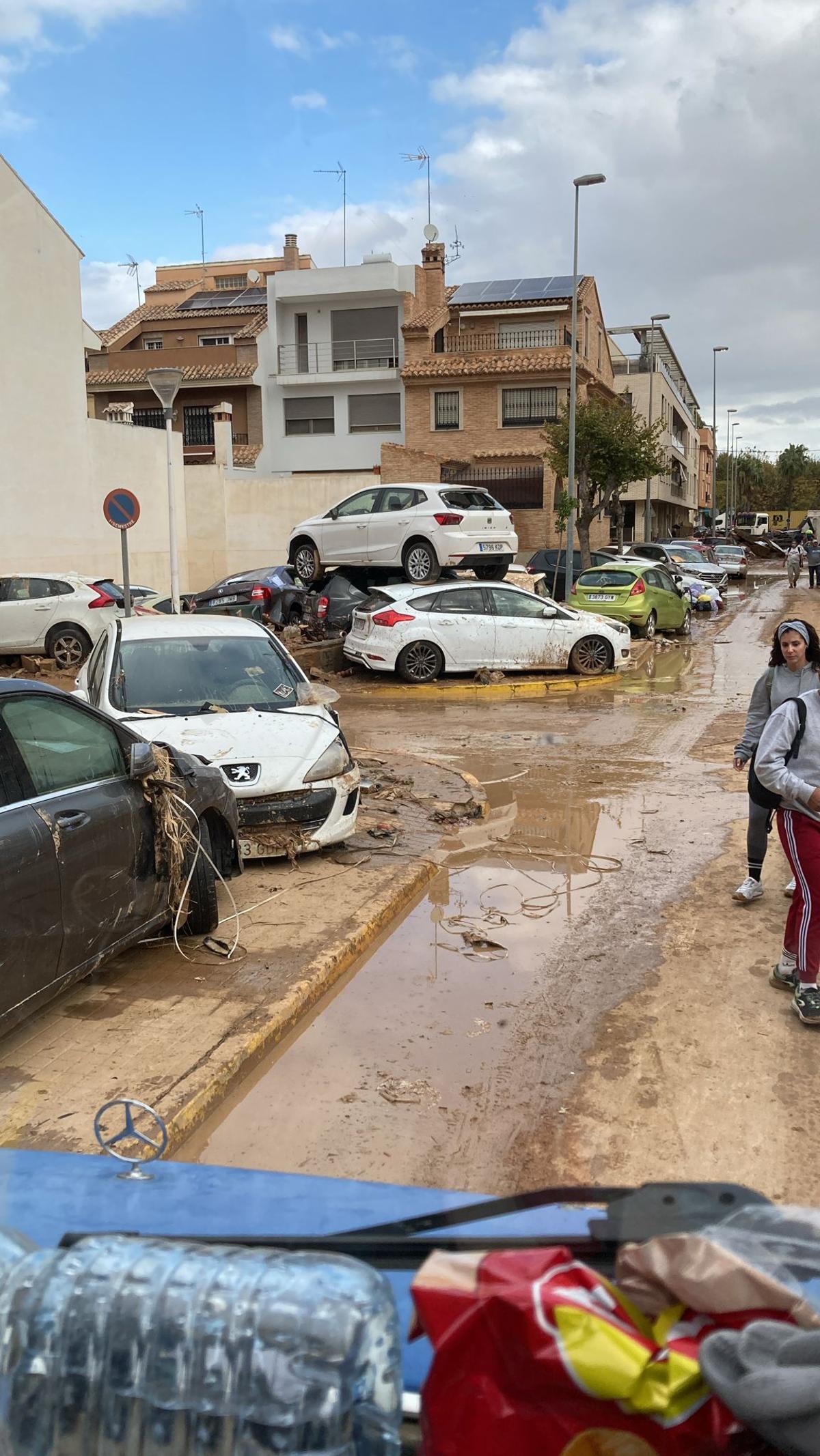 GALERÍA | El camión de Vezdemarbán llega a la zona de la DANA GALERÍA | El camión de Vezdemarbán llega a la zona de la DANA