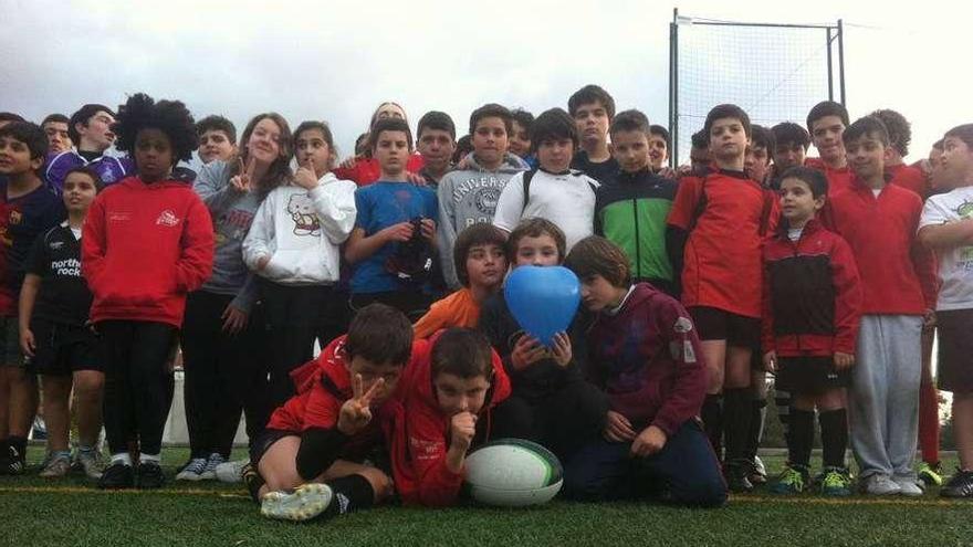 Los niños integrantes de la Escuela de Rugby de Pontevedra. // FdV