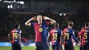 Barcelona. 09.04.2015. Deportes. Lewandowski celebrando el tercer gol azulgrana durante el partido de ida de los cuartos de final de la Champions League entre el FC Barcelona y el Borussia Dortmund en el estadio Lluis Companys. Fotografía de Jordi Cotrina