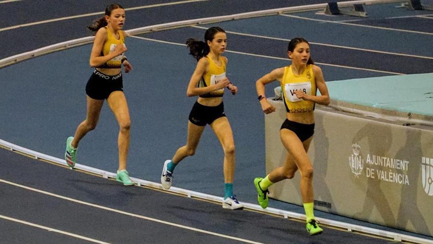 Tres de las atletas del CA Safor Teika que disputan el Nacional sub16