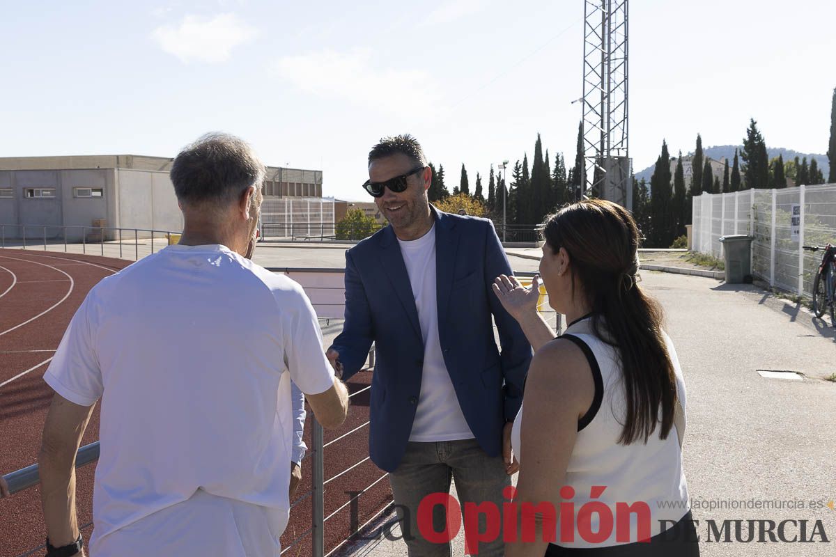 Abel Antón vistiba la Escuela Municipal de Atletismo de Caravaca