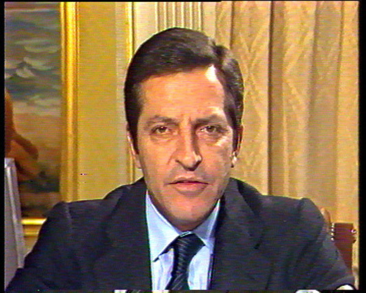 29 de gener de 1981: Suárez comunica per televisió la seva dimissió com a president del Govern.