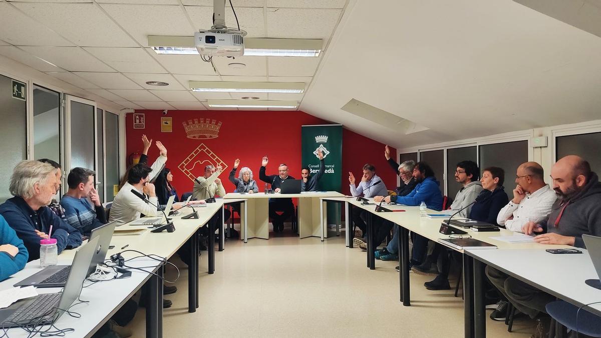 La votació pel plec de clàusules de la gestió de la brossa a19 municipis del Berguedà