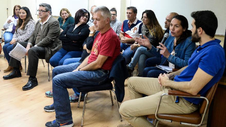 Más de 25.200 canarios inscritos en Podemos eligen entre Iglesias y Errejón