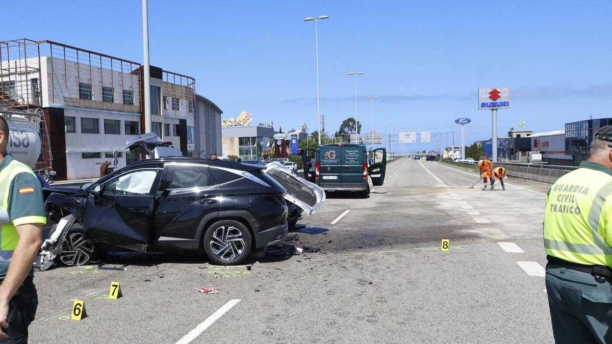 Fallece un conductor de 89 años que circulaba en sentido contrario al chocar con otro coche en Gijón