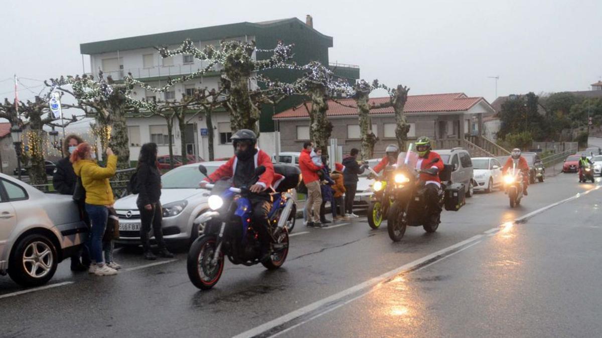 A pesar de la lluvia, el acto reunió a numeroso público.   | // NOÉ PARGA