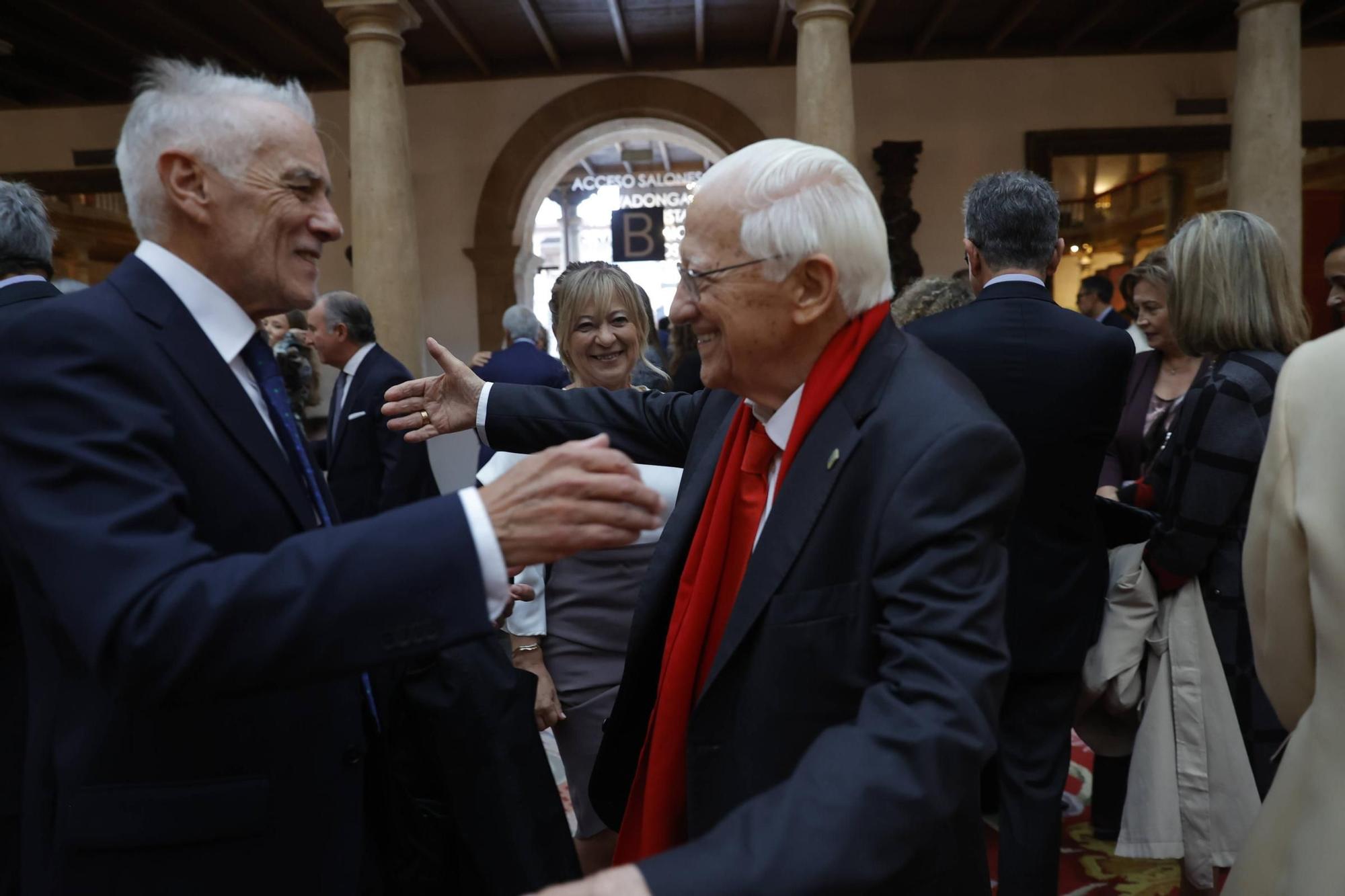 EN IMÁGENES: Personalidades, políticos y premiados se dan cita en el hotel de la Reconquista antes de la ceremonia de entrega de los Premios "Princesa"