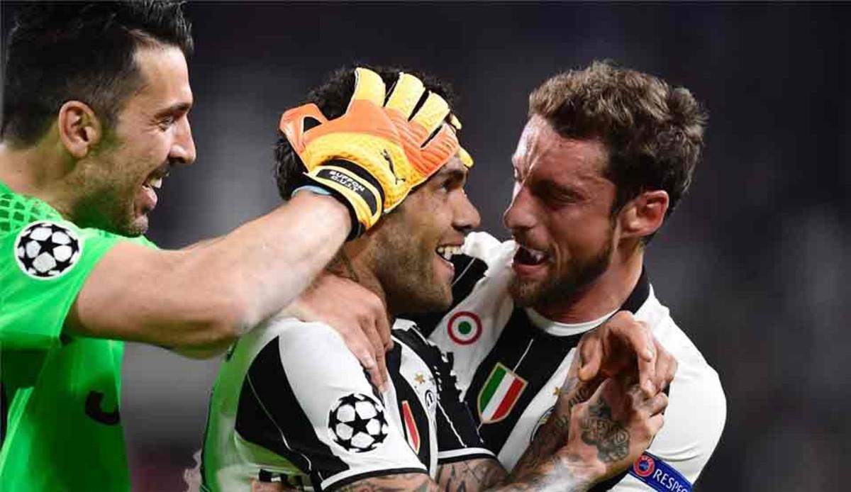 Dani Alves fue protagonista en la Coppa Italia