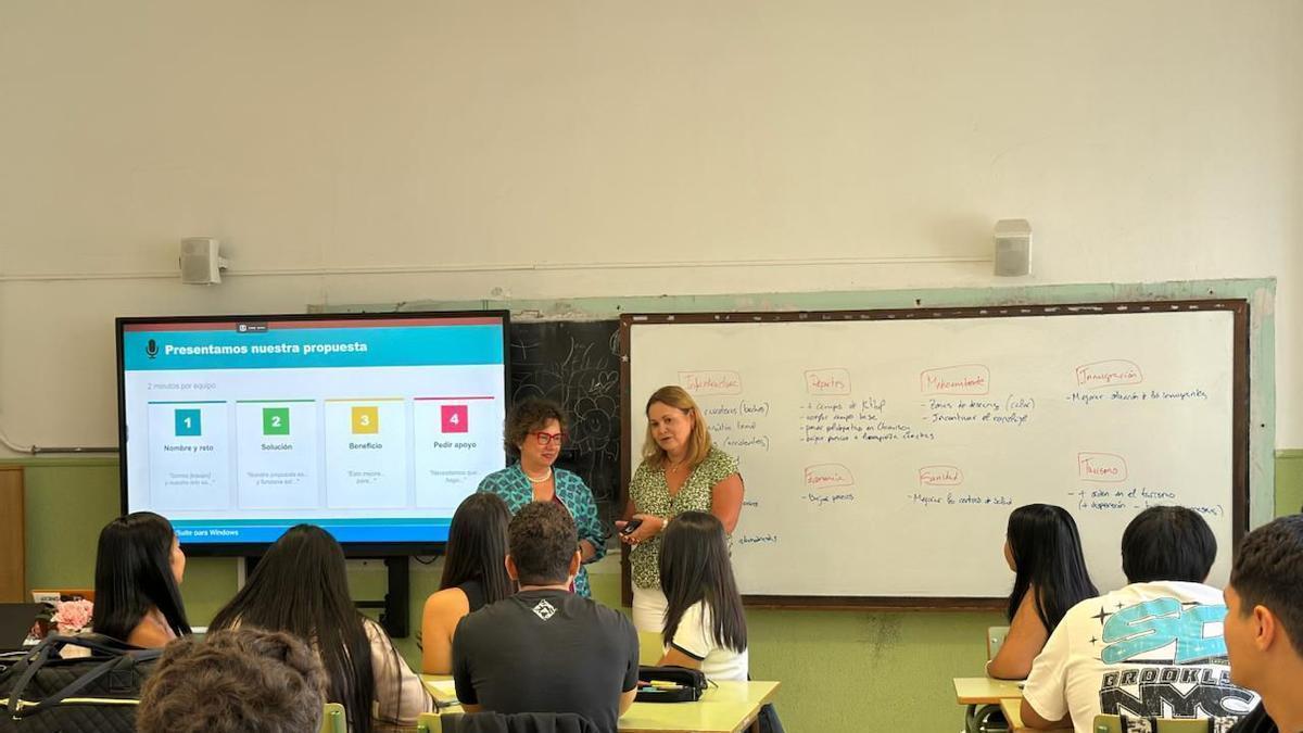 Un instante de una de las clases a los niños sobre participación ciudadana.