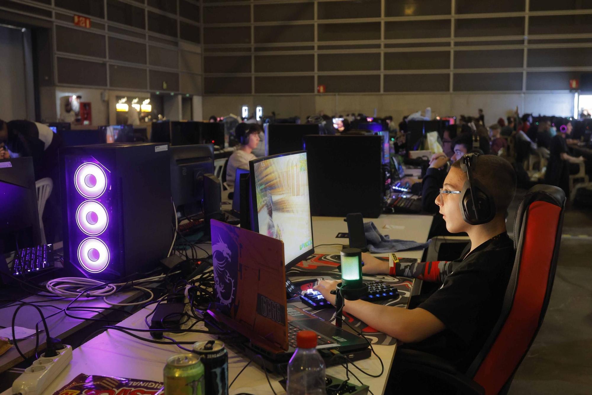 Los 'gamers' siguen jugando en la segunda jornada de la DreamHack Valencia 2023