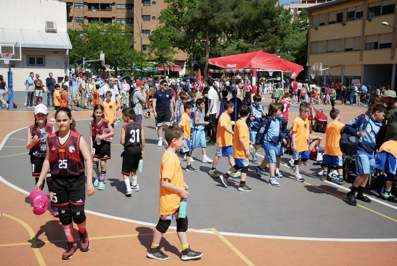 En imágenes | El colegio Doctor Azúa celebra su multitudinario torneo nacional de balonesto