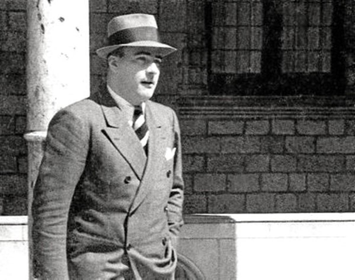Josep Tarradellas, al Palau de la Generalitat, el 1937, quan era conseller primer del Govern català. Josep Tarradellas, al Palau de la Generalitat, el 1937, quan era conseller primer del Govern català.