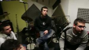 El grup de Terrassa Eskassa Llibertat cantant ’Ràdio Llibertat’