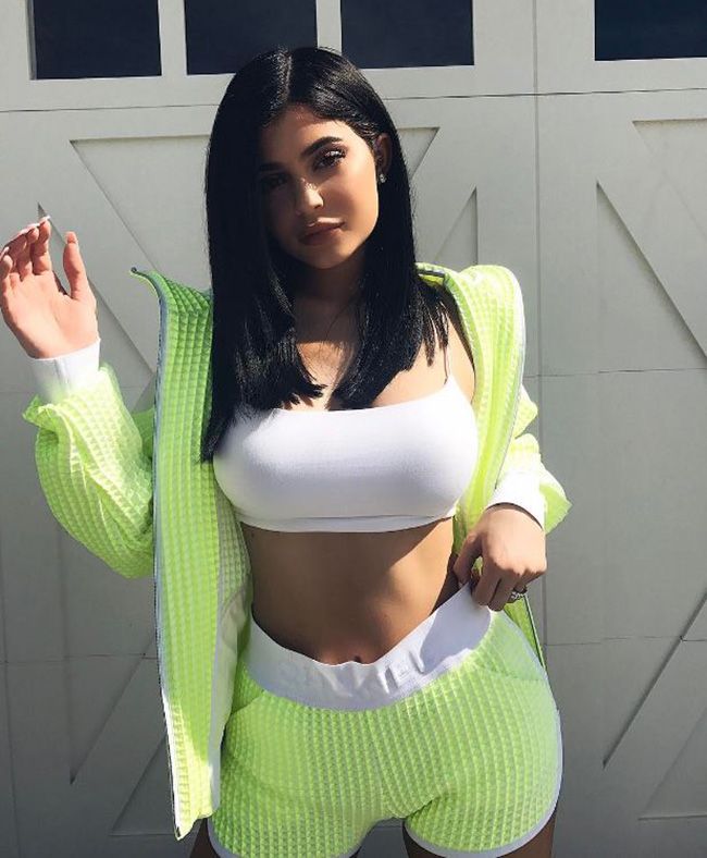 Kylie Jenner saca su vena latina bailando la canción 'Suavemente' - Woman
