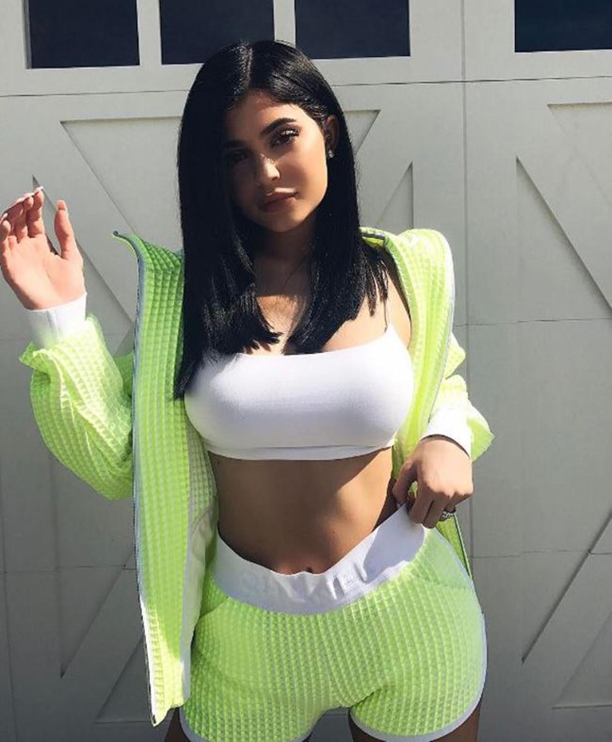 Kylie Jenner con look deportivo de Chanel