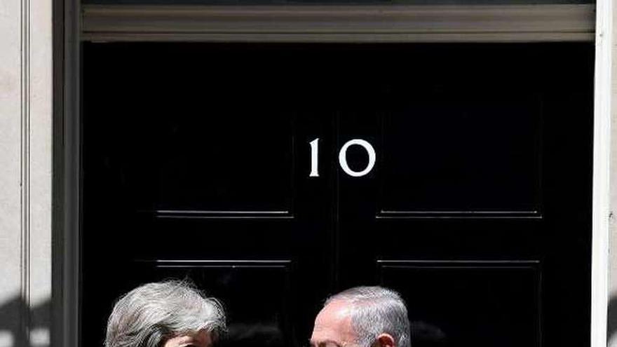 May y Netanyahu, ayer, delante del 10 de Downing Street.