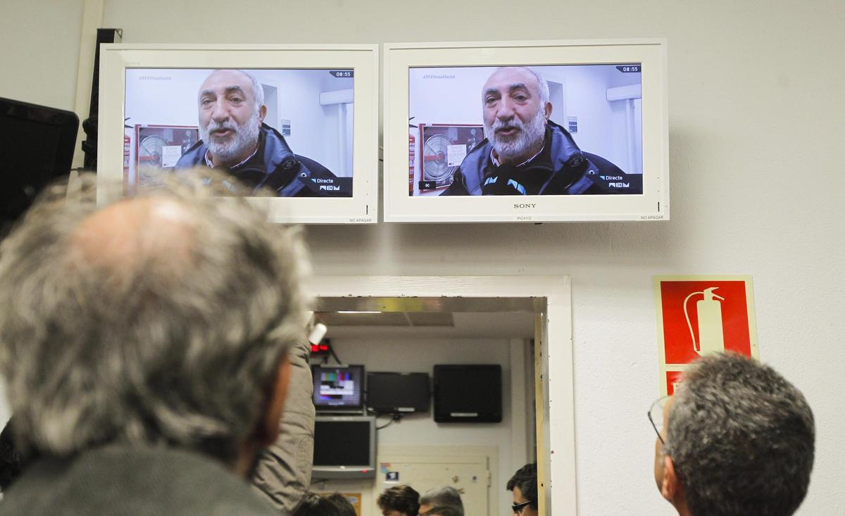 Paco &quot;Telefunken&quot;, seguido desde la sala de control de RTVV Burjassot.