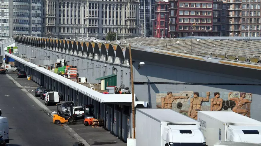Los arquitectos de A Coruña recaban información entre el sector con la que potenciar el debate sobre la fachada marítima