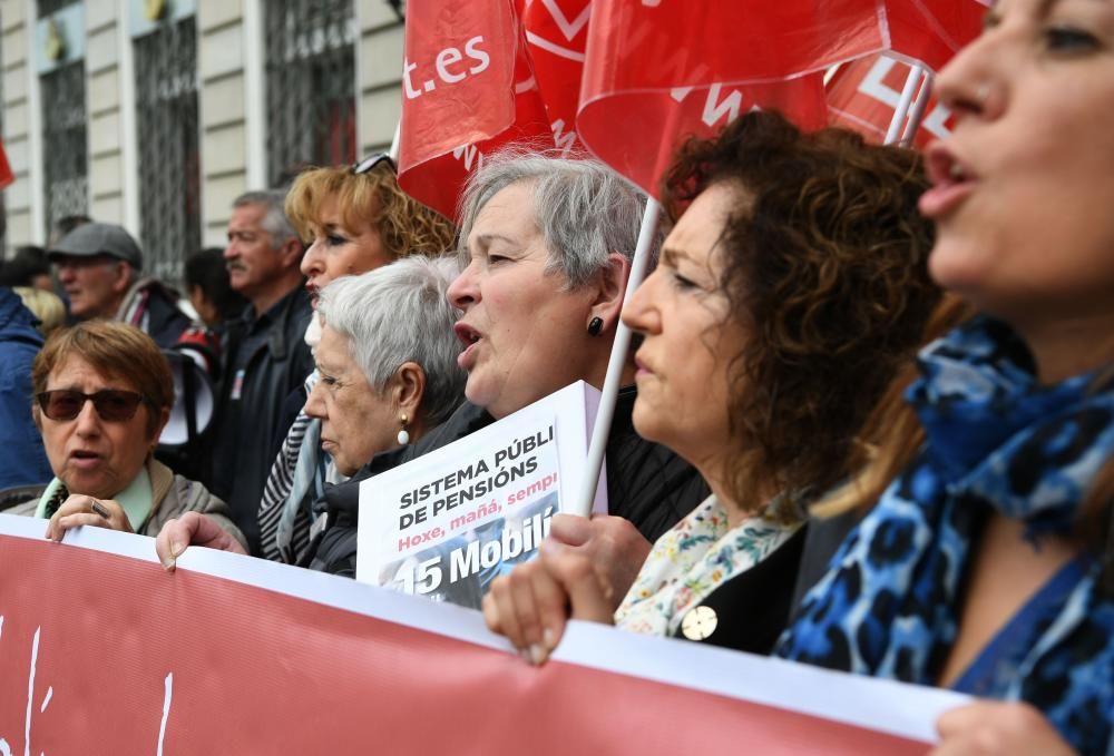 Concentración en el Obelisco convocada por CCOO y UGT en defensa de unas pensiones dignas