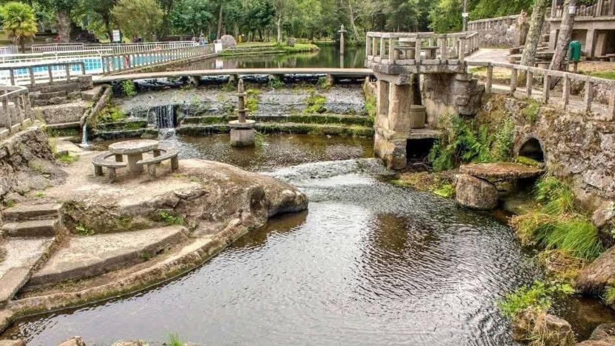 El río Ulla atravesando esta área de ocio gratuita a una hora de Santiago.
