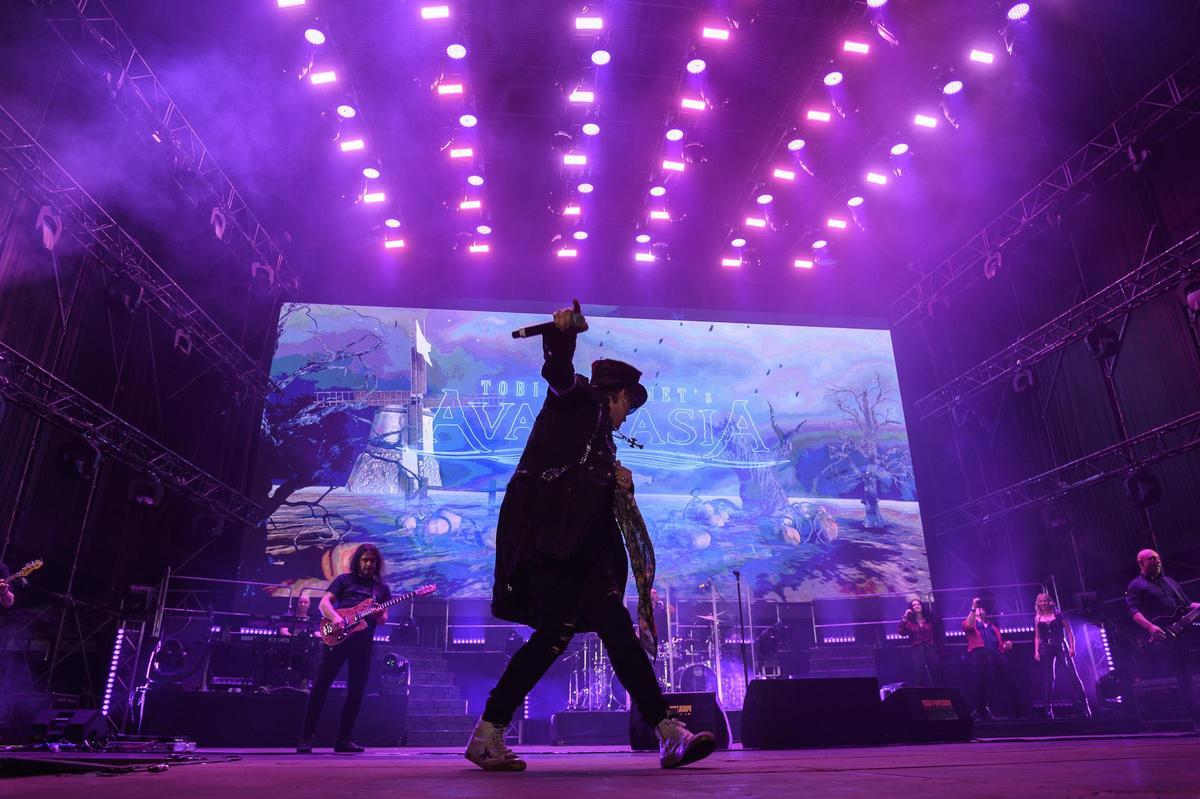 Tobias Sammet durante la actuación de Avantasia en el Rock Imperium 2022.
