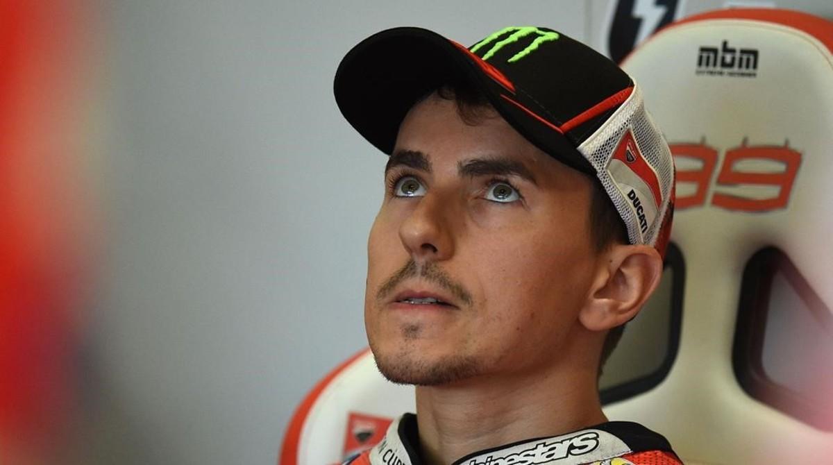 Jorge Lorenzo (Ducati), al seu box a Silverstone (Anglaterra).