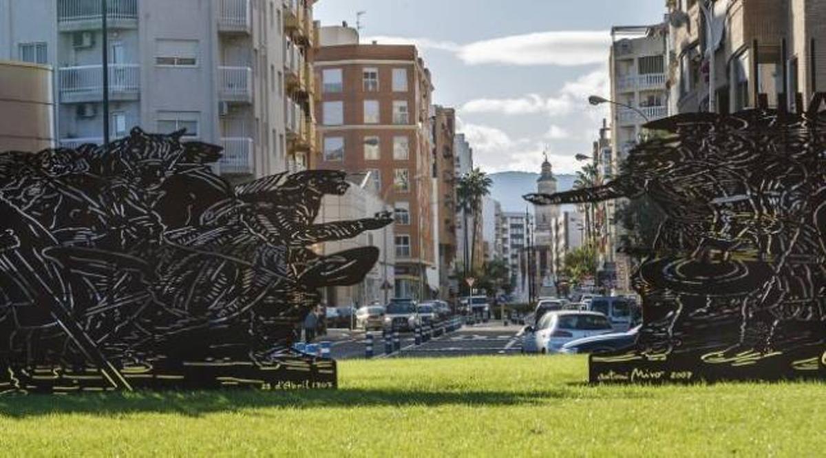 Imagen de la escultura sobre la batalla de Almansa, en la entrada de Gandia.