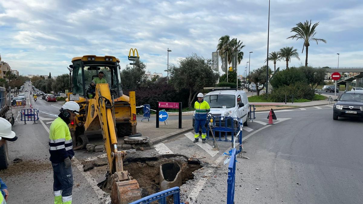 Obras de reparación de la avería.-