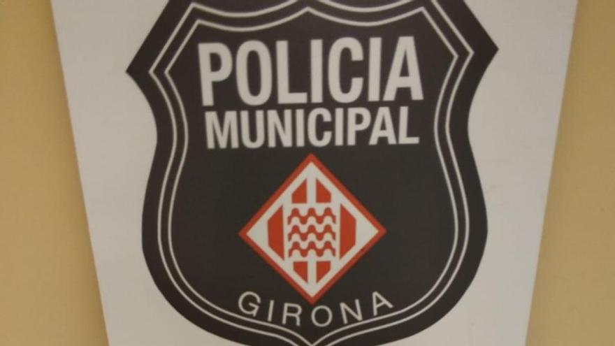 Dues detingudes per robar 668 euros a un turista a Girona