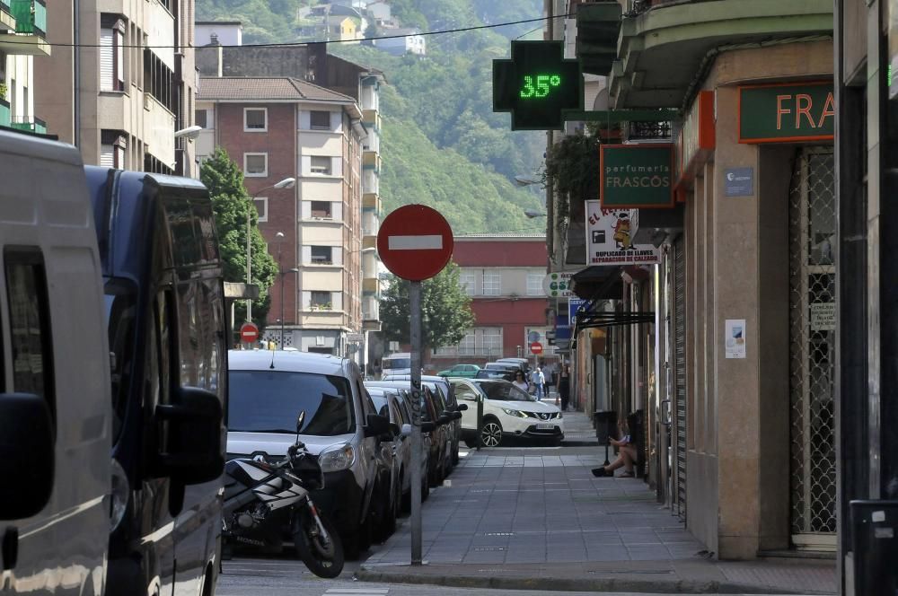 Calor en las calles de Mieres.