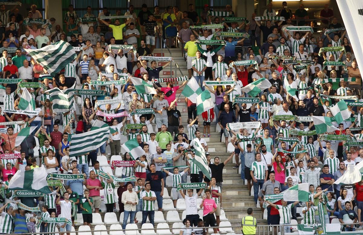 La afición cordobesista en el partido contra el Alarcón