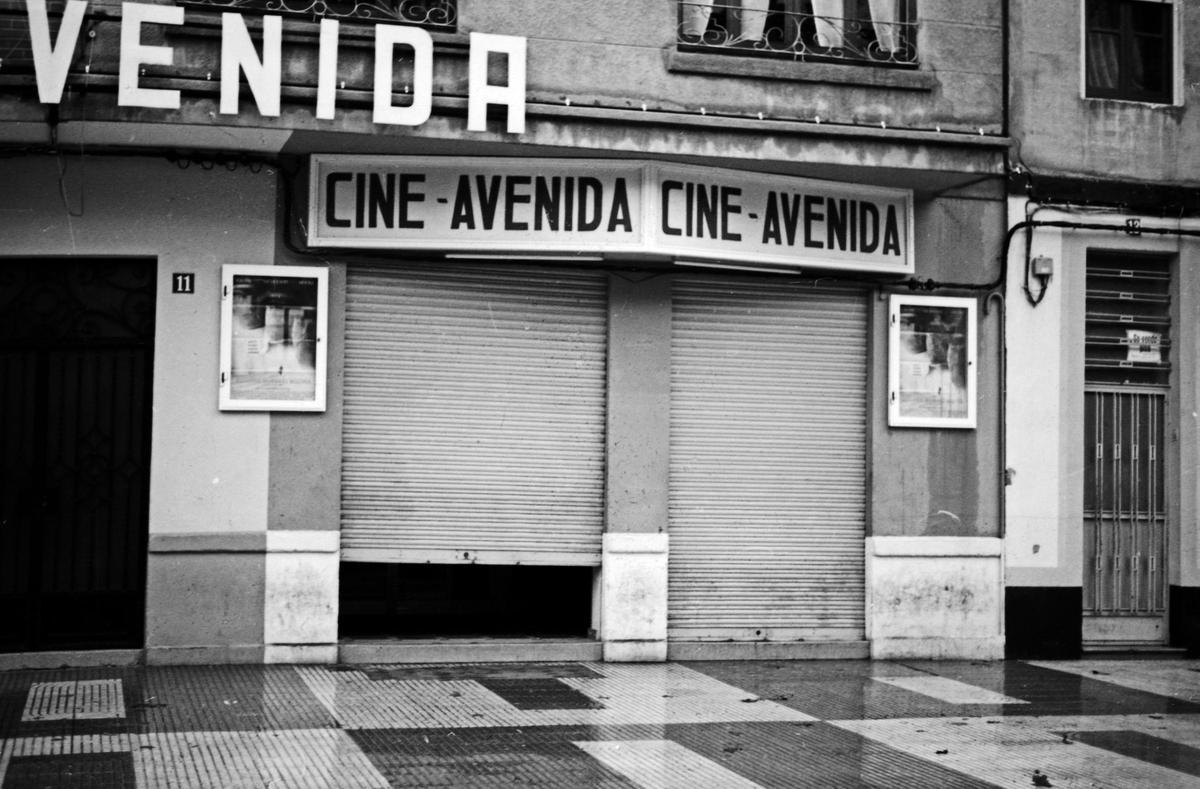 Imagen del Cine Avenida de diciembre de 1993, cuando aún estaba en funcionamiento.