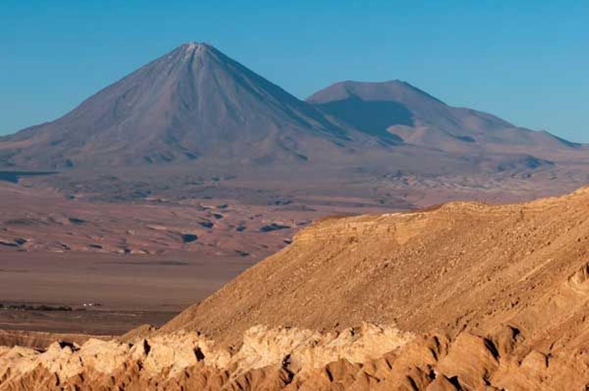 Volcán Licancabur en el desierto de Atacama.
