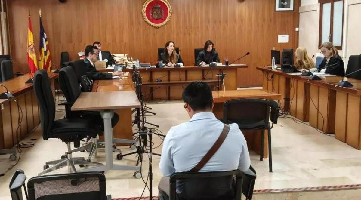 L'acusat, durant el judici celebrat a l'Audiència Provincial de Palma