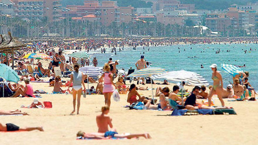 La Platja de Palma es una de las principales zonas turísticas de la isla.