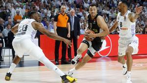 Exum, en una acción del partido en Madrid